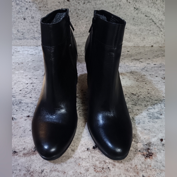 Naturalizer Sierra Ankle Boot in Black Leather Size 10 M COMFORT - Picture 2 of 6